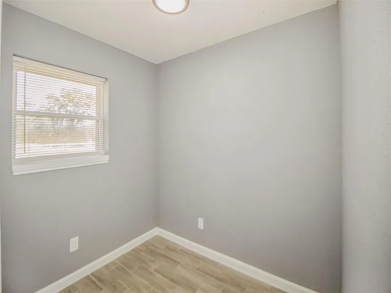 16271 Hamshire Rd — Photo 23