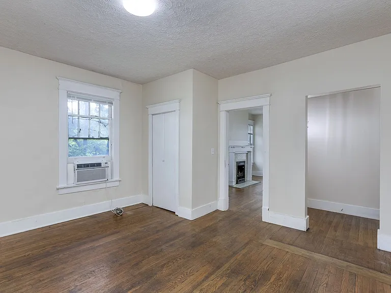 Abh - 2111 A/B/C/D Belmont — Photo 7