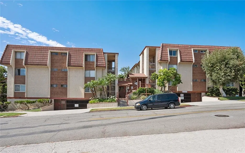 2 bed, 1221 sqft, $3,295 — Photo 1