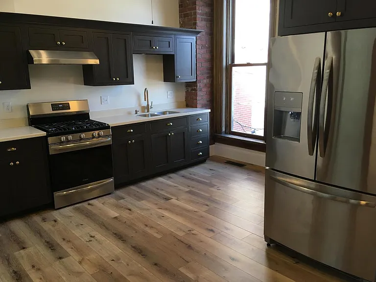 109 1/2 E Lincoln Ave — Photo 3