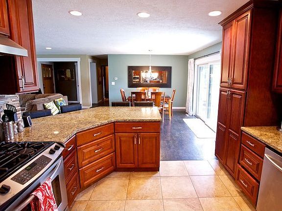 5th image of 5320 SE Sierra Vista Dr
