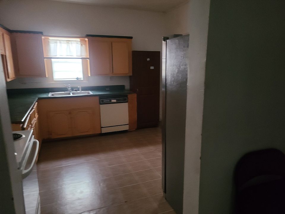 1st image of 221 16th St #A