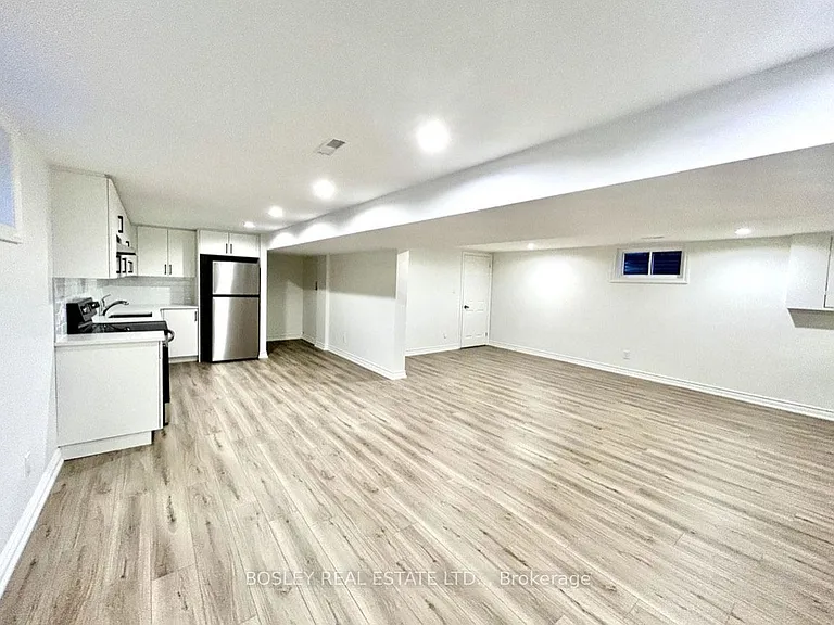 30 The Promenade #BASEMENT — Photo 5