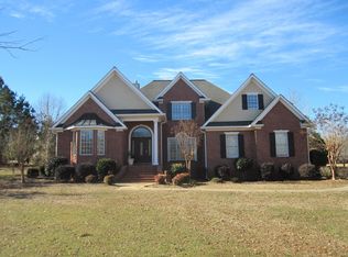 135 Valleybrook Dr, Columbus, MS 39702