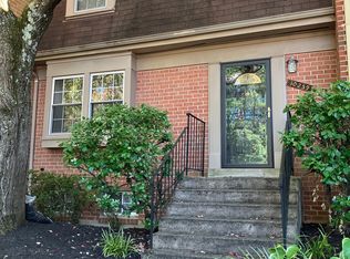 10259 Braddock Rd, Fairfax, VA 22032