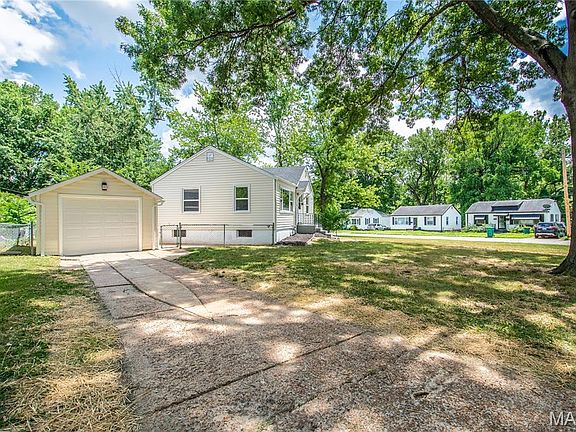 2nd image of 1900 Owen Dr