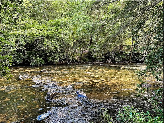 5th image of 252 Branch Creek Rd