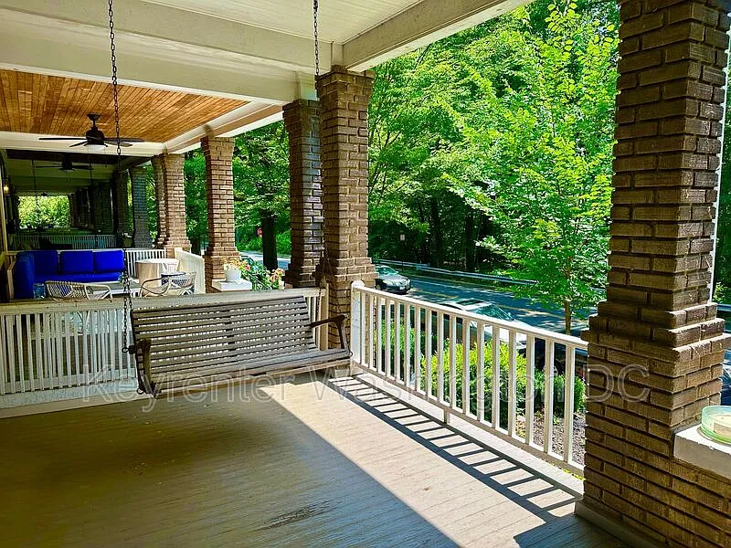 4 bed, 3.0 bath, 1672 sqft, $4,000 — Photo 3