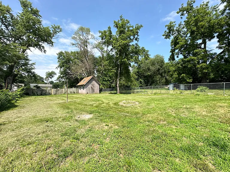 204 E Leland Ave — Photo 17