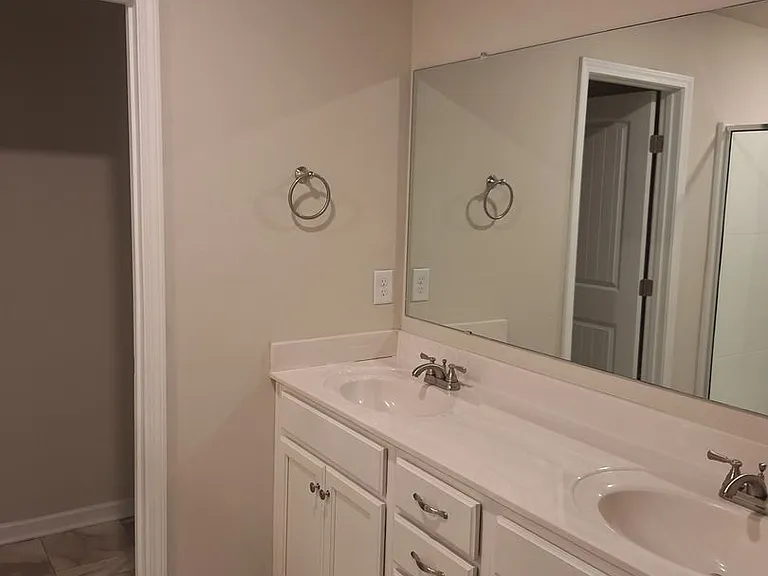 220 Turner Ln — Photo 24