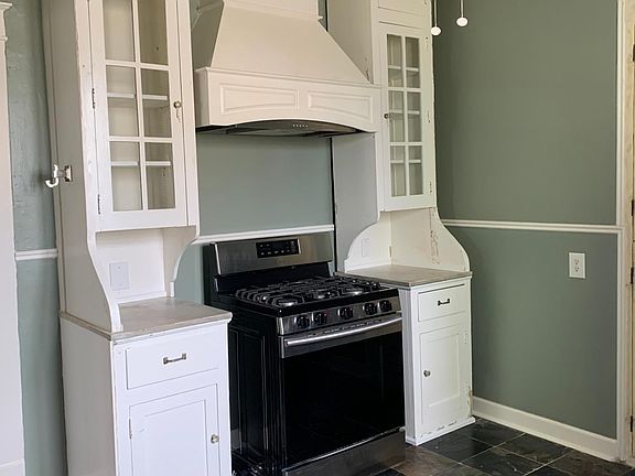 5th image of 905 20th St APT 1