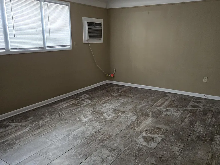 5205 N 60th Ave — Photo 1