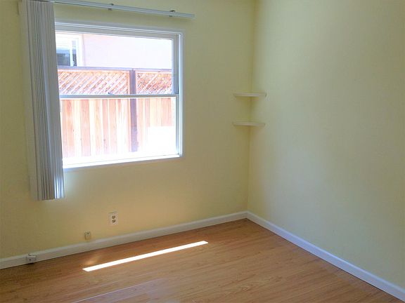 3rd image of 444 Wilton Ave