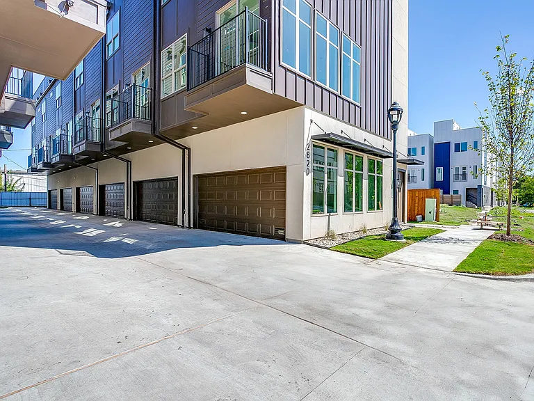 2820 Weisenberger St #102 — Photo 35