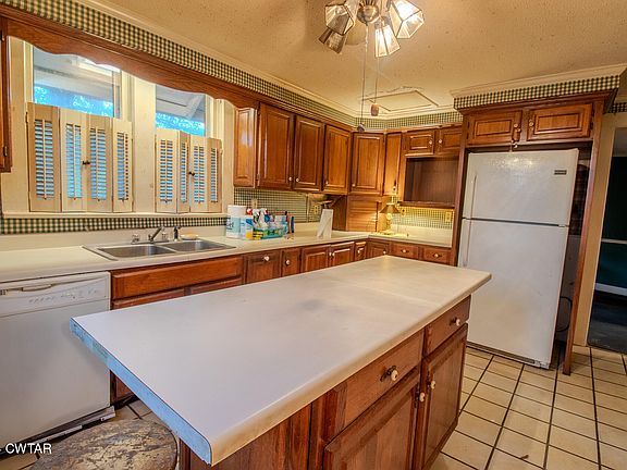4th image of 605 W College St