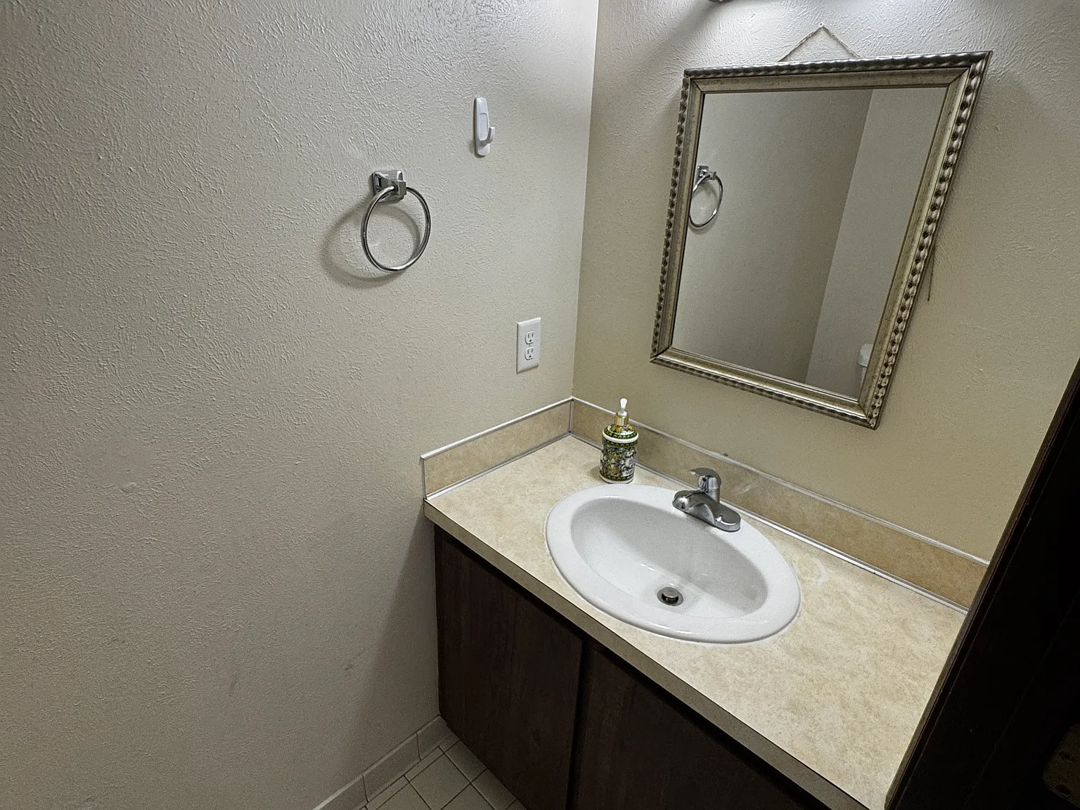 3951 Fairwood Dr — Photo 4