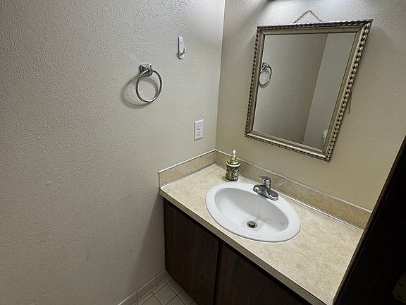 4th image of 3951 Fairwood Dr