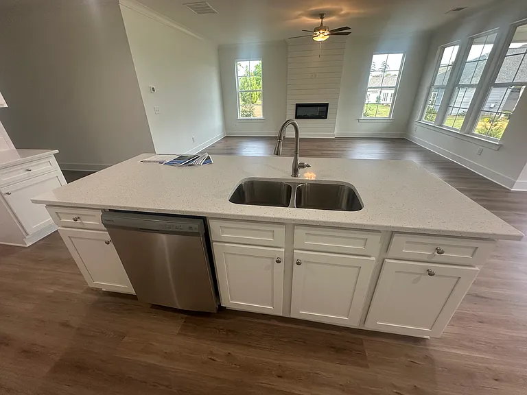 1551 Lake Dr — Photo 9