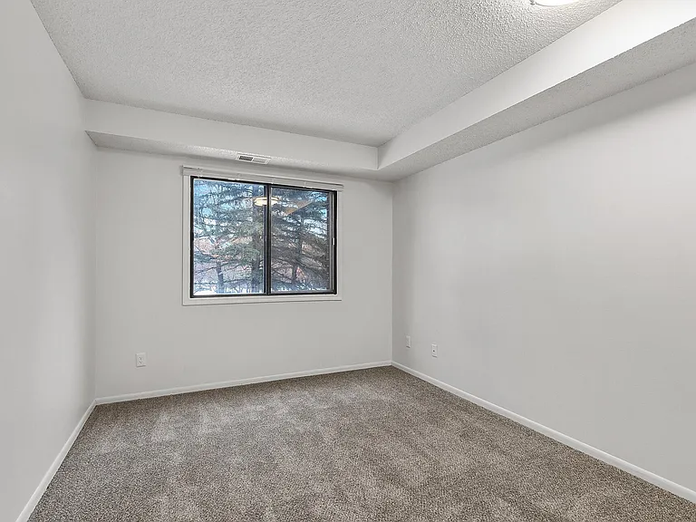 Oak Pointe Apartments — Photo 45