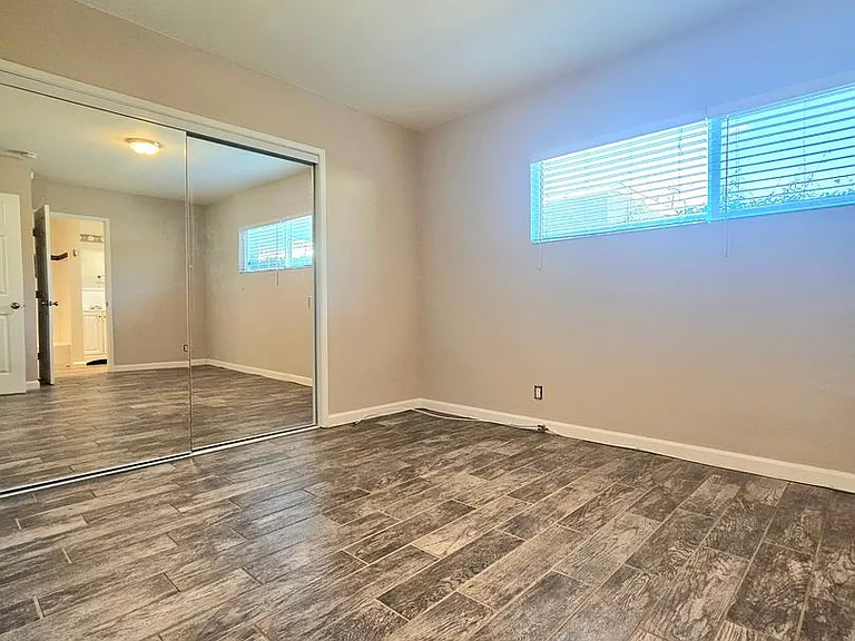 14714 S Inglewood Ave — Photo 5
