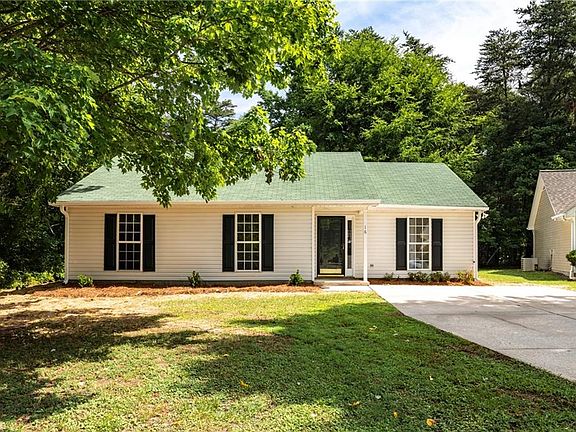 3rd image of 16 Spring Chapel Ct