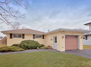 34780 Lakeview Ct, McHenry, IL 60051