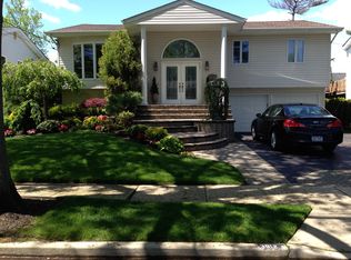 3012 Lonnie, Merrick, NY 11566