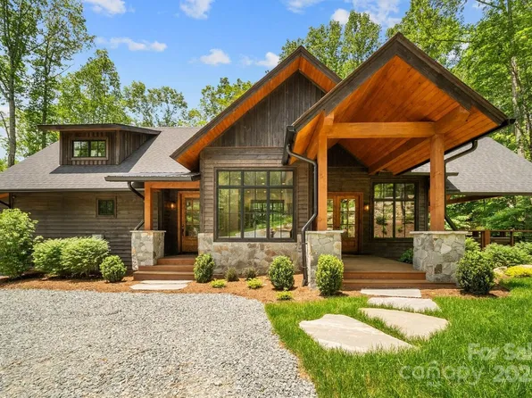 852 Smoke Rise Dr, Banner Elk, NC 28604