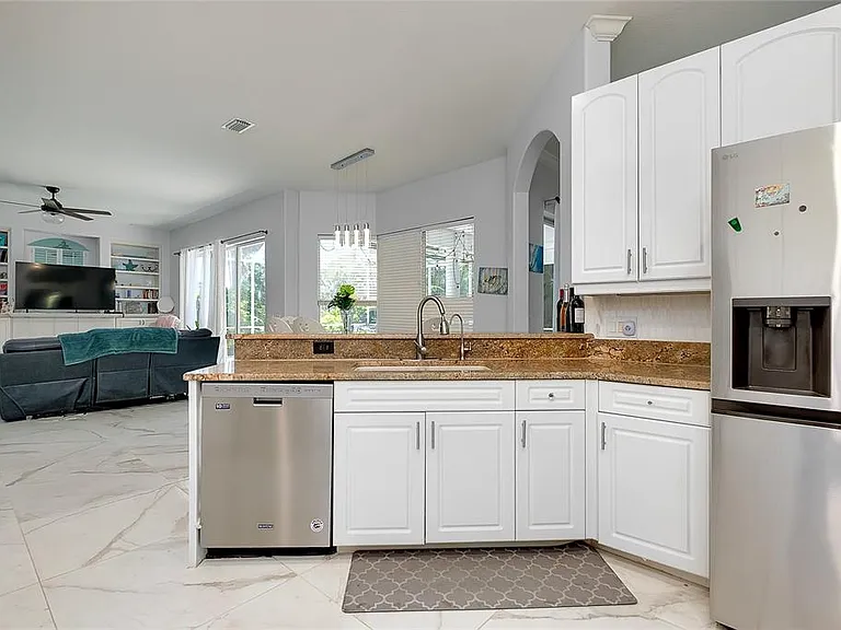 360 Cedarbrook Ct — Photo 6