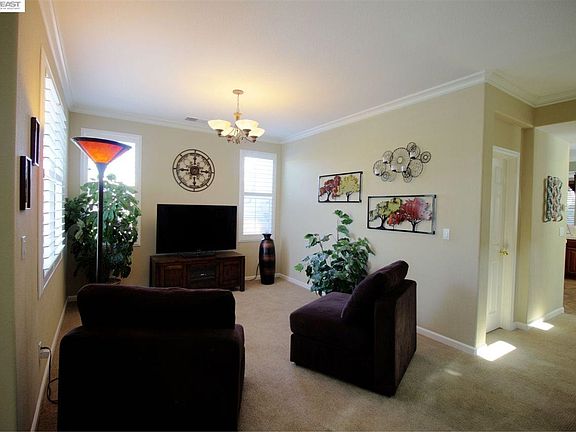 4th image of 2973 Safford Ave