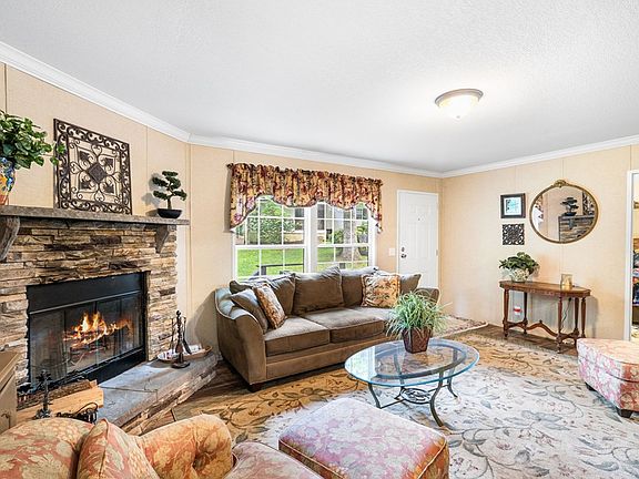 3rd image of 108 Leisure Woods Ln