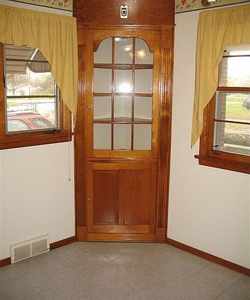5th image of 214 E Adams St