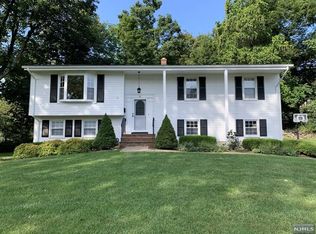 6 Gerard Ct, Park Ridge, NJ 07656