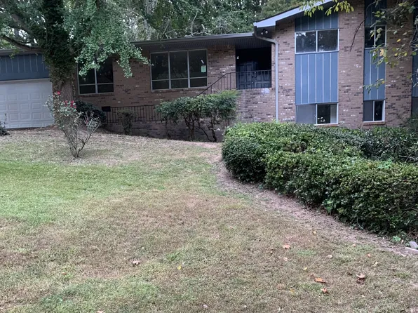 885 Granite Springs Ln, Stone Mountain, GA 30083