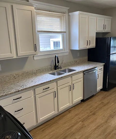 2124 Crittenden Dr — Photo 12
