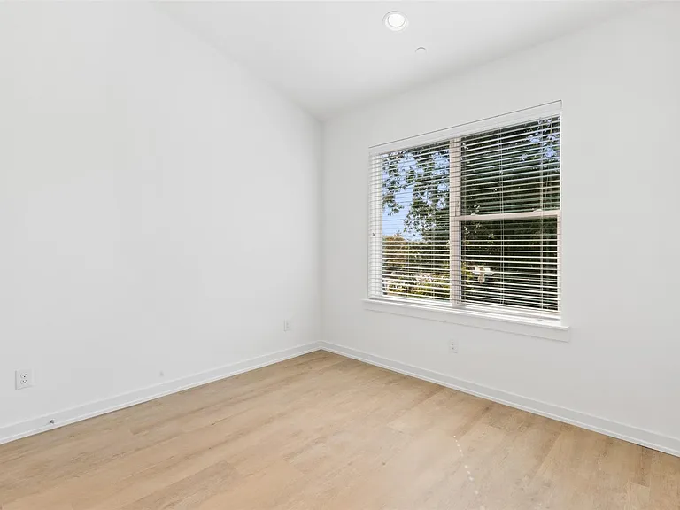 6012 Hudson St #3 — Photo 18