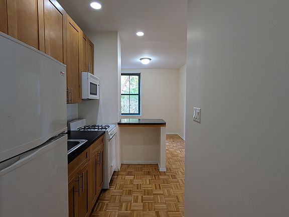 2nd image of 503 E 78th St APT 3B