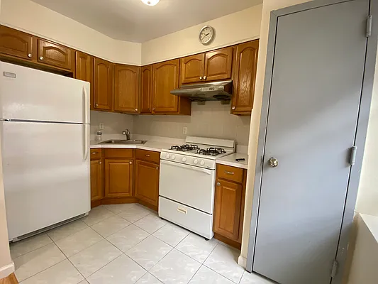 Rented by Elmekies Equities | media 8