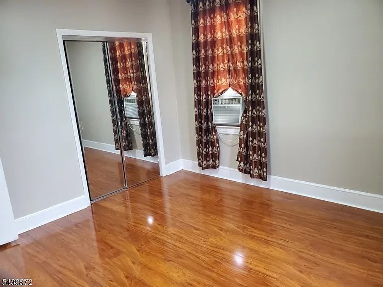 15 Westervelt Pl — Photo 7