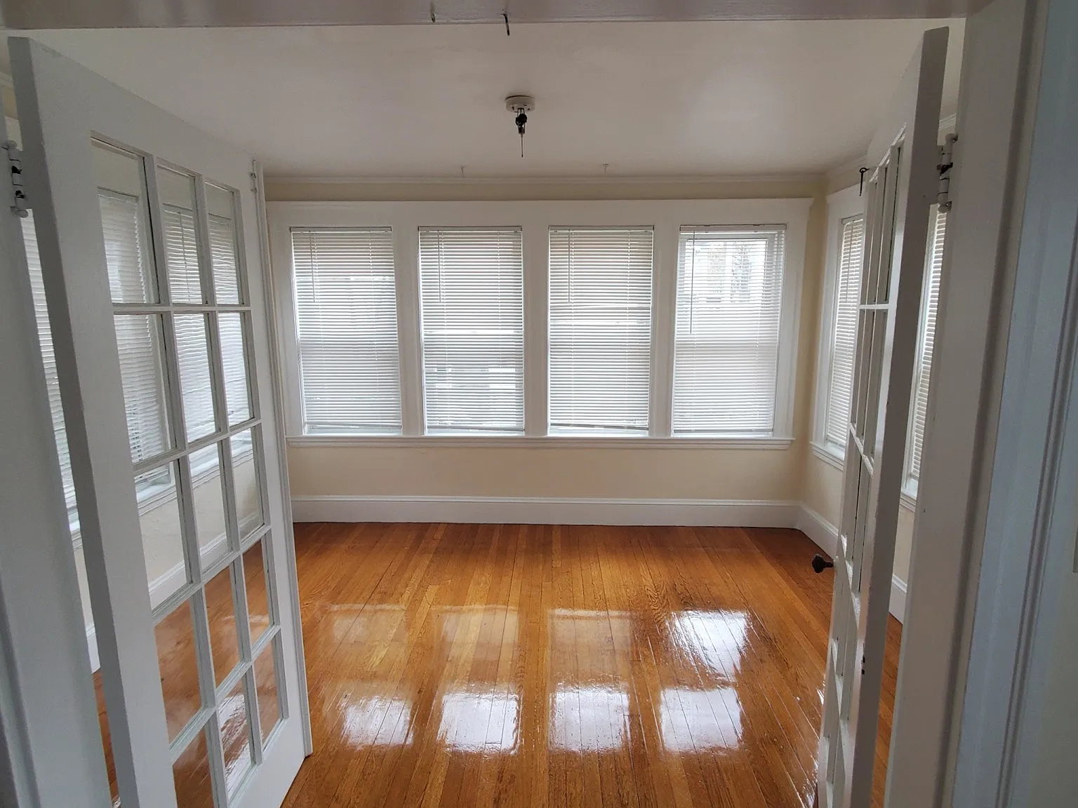 2 bed, 1.0 bath, $3,400 — Photo 2