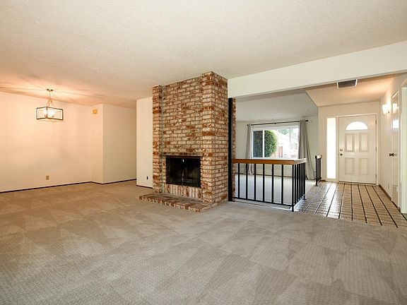 4th image of 4743 Calle De Lucia