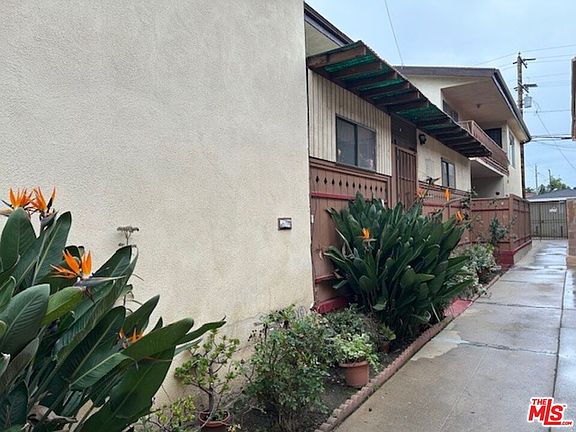 2nd image of 10702 Crenshaw Blvd APT 5