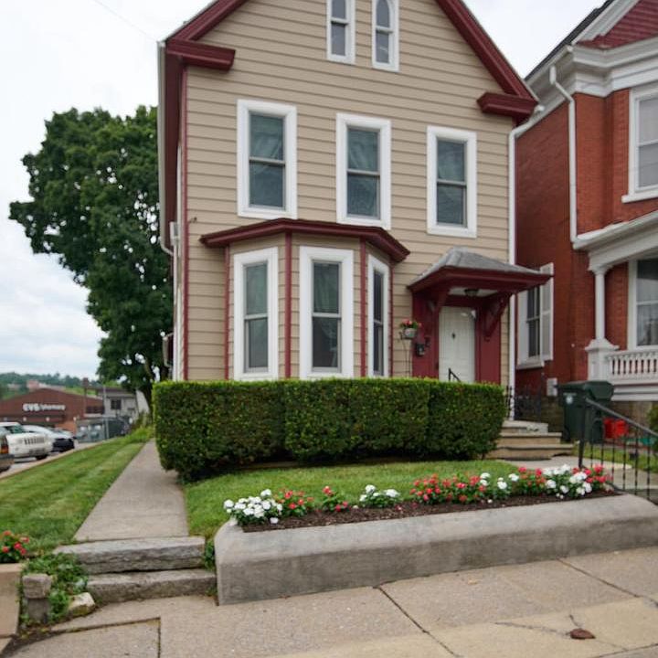 1st image of 414 W High St