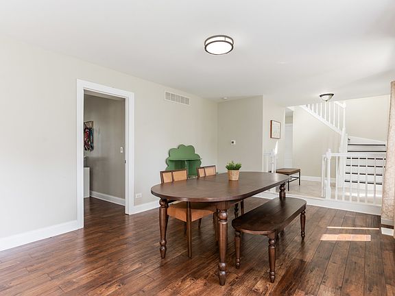 5th image of 165 Parkmeadow Ln