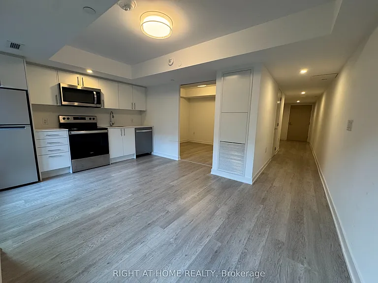 3 Strathgowan Ave #326 — Photo 7