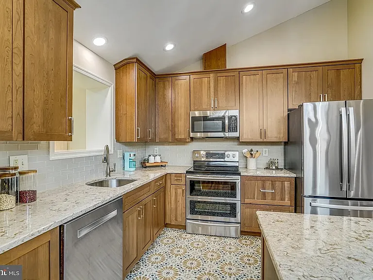 8651 Cromwell Dr — Photo 11