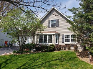 718 Cottonwood Cir, Genoa, IL 60135