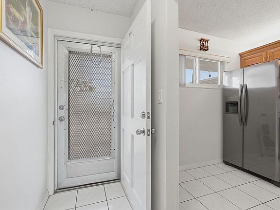 5th image of 2606 Garden Drive S #305
