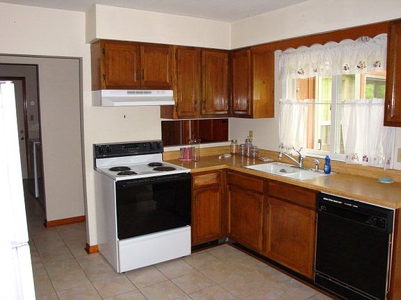 5th image of 224 Hemlock Ln