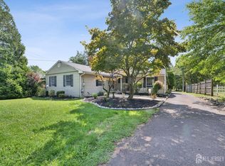 442 Garretson Rd, Bridgewater, NJ 08807